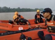 *ABK 16 TAHUN JATUH DI PERAIRAN MUARA LALAN, TIM RESCUE BASARNAS LAKUKAN PENCARIAN*